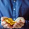 夢見接收黃金禮物的 9 個夢境解釋：夢見收到一條金項鍊、夢見收到金耳環作為禮物