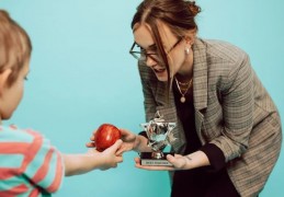 夢見別人獲得讚賞：10 個意義和象徵