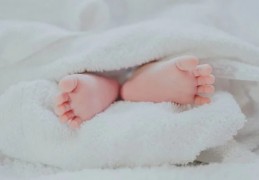 夢見生孩子：40 個場景及其解釋