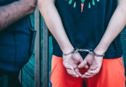 夢見殺人的 9 個夢境解釋：夢見被追捕為罪犯 、夢見殺死多人