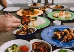 夢見與家人共餐的 9 個夢境解釋：夢見與家人獨自用餐 、 夢見與家人為餐食爭吵