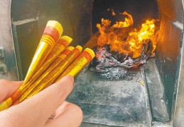 夢見燒紙的 9 個夢境解釋：夢見祈禱或許願時燒紙 、夢見同時收集並焚燒垃圾紙