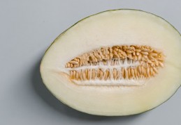 夢見哈密瓜糕是什麼意思？意義和象徵、心理狀態、情境解讀