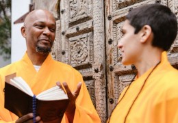 ​夢見僧侶來訪的 9 個夢境解釋：夢見一位和尚贈送禮物 、夢見僧侶離開廟宇