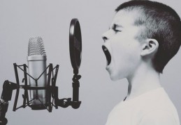 夢見卡拉OK：36種場景及其解釋