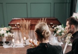 夢見媽媽去世的 9 個夢境解釋：夢見媽媽出意外、夢見向媽媽道別