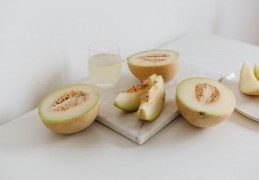 夢見收受哈密瓜的 9 個夢境解釋：夢見送瓜作為禮物、夢見腐爛的瓜