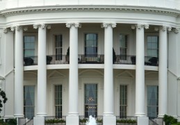 夢見收到總統的禮物的 9 個夢境解釋：夢見微笑總統、 夢見與總統合照