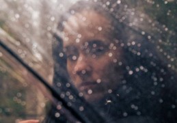 夢見前任與下雨：14 個意義和象徵