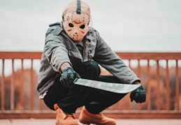 夢見彎刀的含義：57種場景與解釋