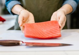 夢見吃生魚片：10 個意義和象徵