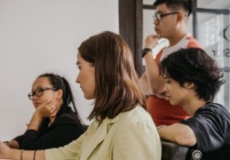 夢見與前老闆交談：13 個意義和象徵