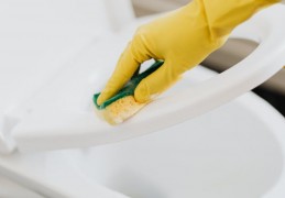 ​夢見馬桶裡溢出糞便的 9 個夢境解釋：夢見廁所擁擠如山 、夢見自己身上有便便