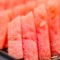 夢見吃西瓜的 9 個夢境解釋：夢見分發西瓜 、夢見掉落西瓜