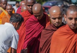 夢見向僧侶鞠躬的 9 個夢境解釋：夢見一位和尚哭泣、 夢見和尚給你錢