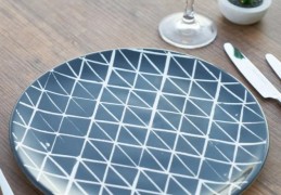 夢見餐具的25個夢境解釋：夢見精美的餐具、夢見餐具破損、夢見丟失餐具