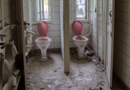 夢見馬桶堵塞的 9 個夢境解釋：夢見別人使用廁所、夢見清理馬桶