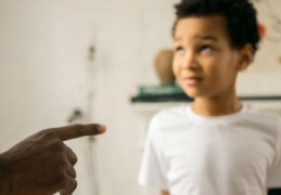 夢見在社團活動中被學長責罵：6 個意義和象徵