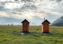 夢見傳統廁所的 5 個夢境解釋：夢見拆除傳統馬桶、夢見在傳統廁所撿錢