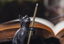 夢見熏香的 22 個夢境解釋：夢見買香、 夢見給某人上香