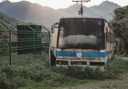 夢見公車事故的 9 個夢境解釋：夢見自己在公車上迷路 、夢見無公車司機