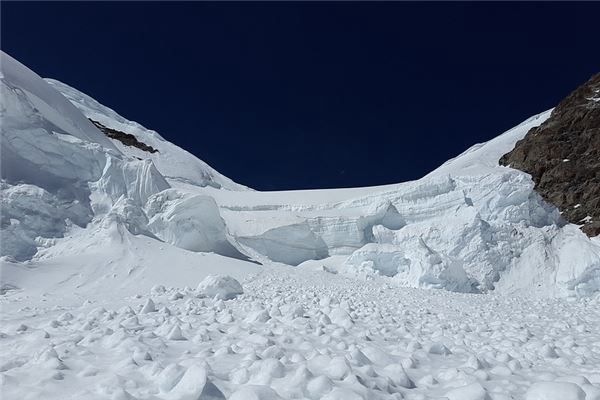 夢見雪崩是什麼意思？夢境預示什麼