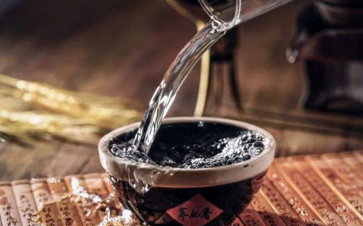 20 個喝燒酒的夢境解析：夢見燒酒、夢見喝燒酒、夢見喝燒酒喝醉