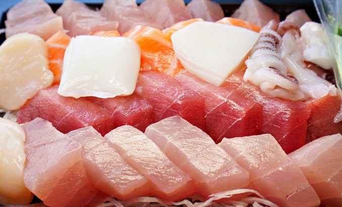 夢見三文魚的 9 個夢境解釋：夢見收到三文魚作為禮物 、夢見自己做三文魚生魚片