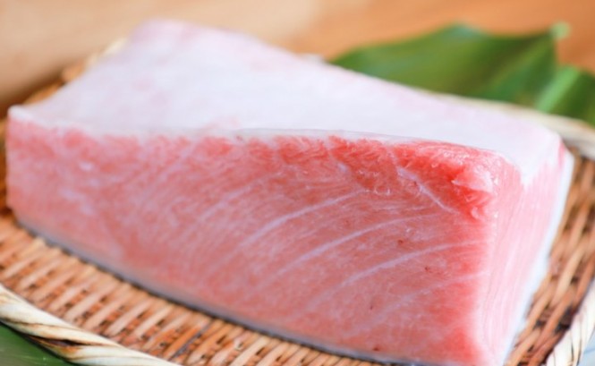 夢見金槍魚生魚片的 9 個夢境解釋：夢見收到金槍魚生魚片作為禮物 、夢見自己清洗金槍魚生魚片