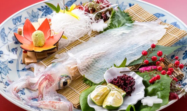 夢見魷魚生魚片的 9 個夢境解釋：夢見準備魷魚生魚片、夢見魷魚生魚片變質