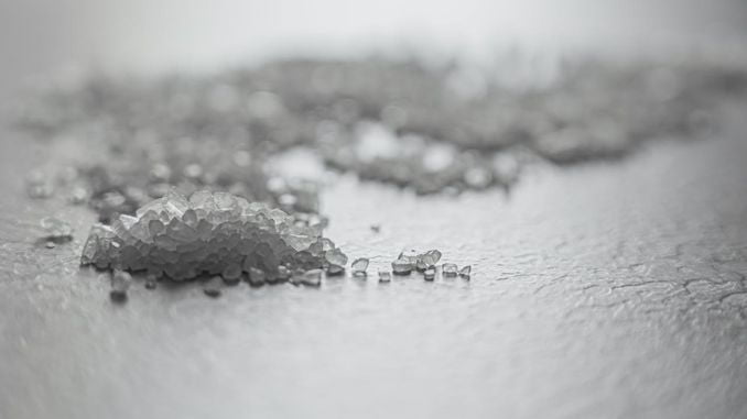 夢見鹽：97個場景及其解釋