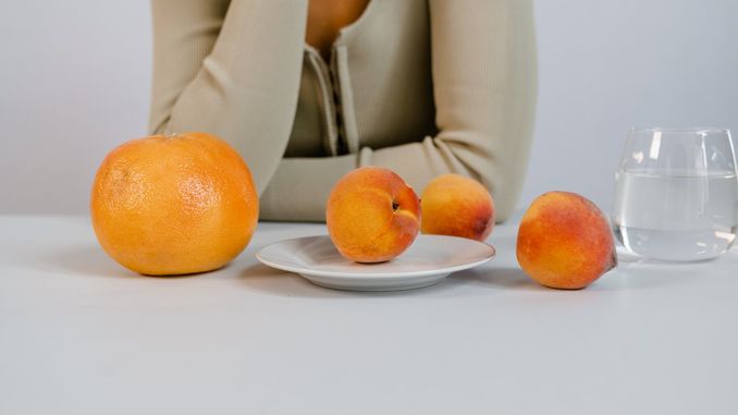 夢見桃子:40種場景與解釋 夢見桃子:40種場景與解釋