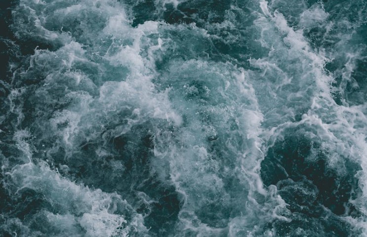 夢見波浪的 15 個夢境解釋:夢見平靜溫柔的波浪、夢見海浪浸濕你的雙腳 夢見波浪的 15 個夢境解釋:夢見平靜溫柔的波浪、夢見海浪浸濕你的雙腳