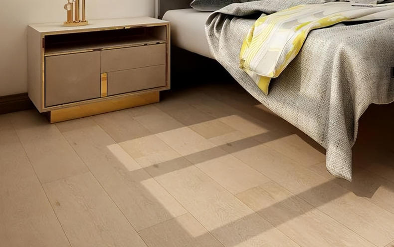 夢見房間地板的 8 個夢境解釋：夢見房間地板爆炸、夢見房間地板漏出光芒