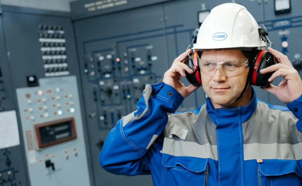 夢見在工廠工作的 9 個夢境解釋：夢見在工廠被老闆指導、 夢見工廠關閉