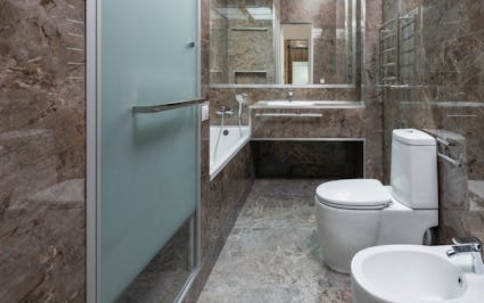 ​夢見掉進馬桶的 9 個夢境解釋：夢見馬桶閃亮乾淨 、夢見馬桶消失