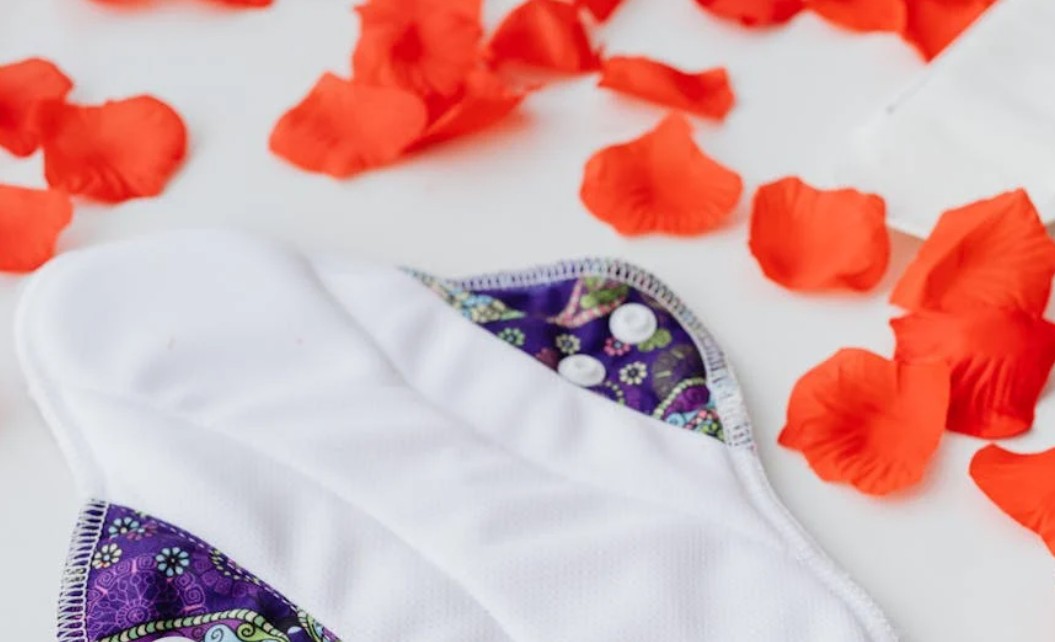 夢見月經血沾在衣服上的 9 個夢境解釋： 夢見月經期間在浴室洗衣服 、夢見被褥或被子染有月經血跡