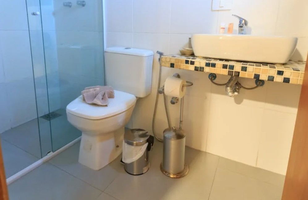 夢見沖馬桶的 9 個夢境解釋：夢見馬桶漏水、夢見換馬桶