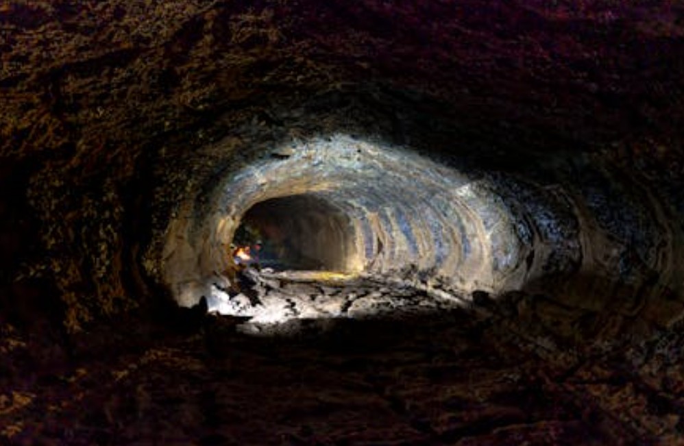 夢見逃離黑洞：8 個意義和象徵