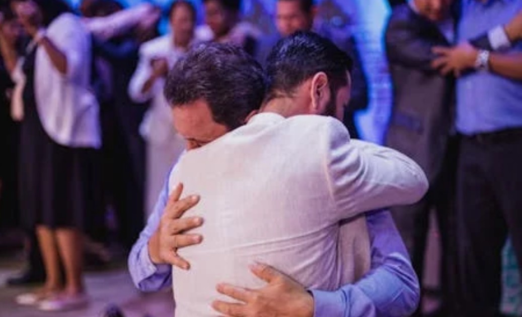 夢見擁抱同性 ：17 個意義和象徵