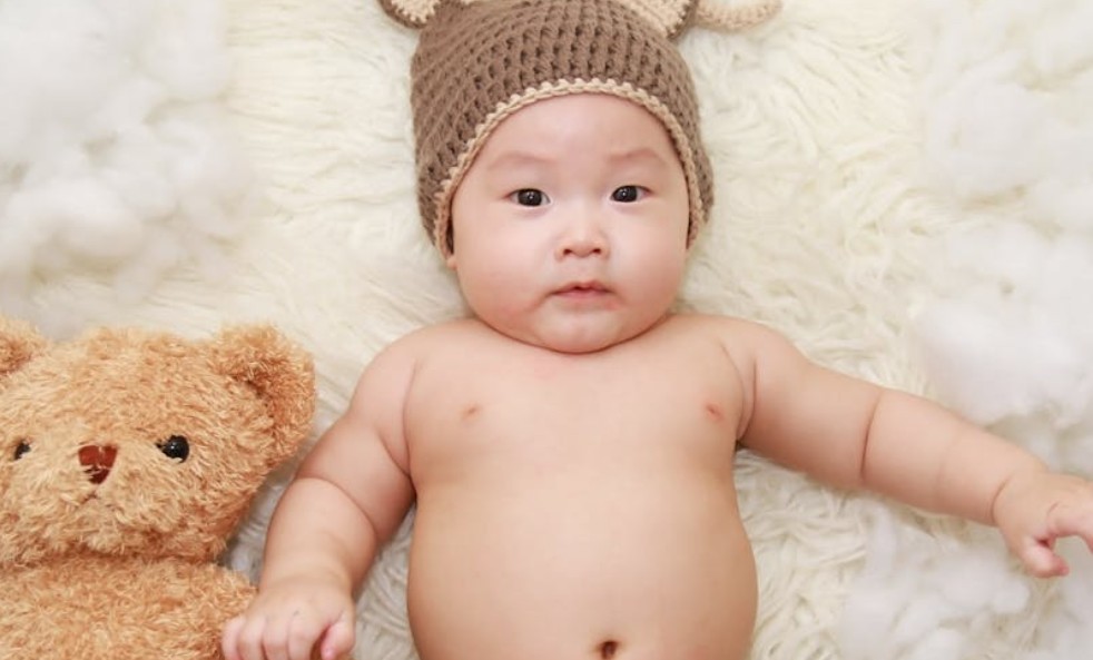 夢見帶嬰兒的 8 個夢境解釋：夢見拋棄嬰兒、夢見與嬰兒微笑