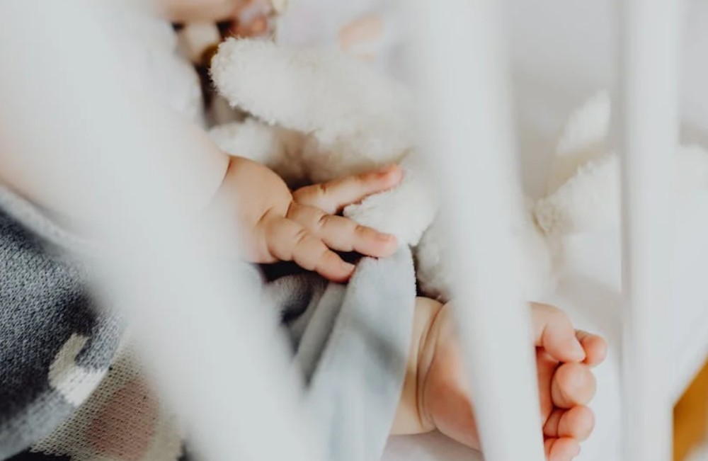 夢見幫嬰兒洗澡的 9 個夢境解釋：夢見用溫水幫寶寶洗澡 、夢見用冷水洗嬰兒