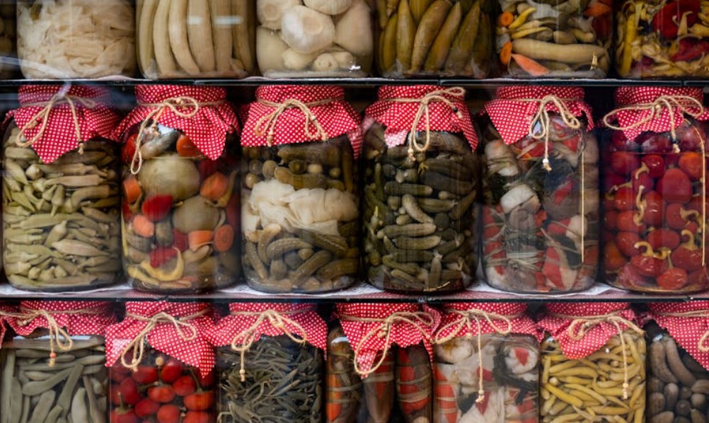 夢見購買泡菜的 9 個夢境解釋：夢見選泡菜、夢見品嚐泡菜