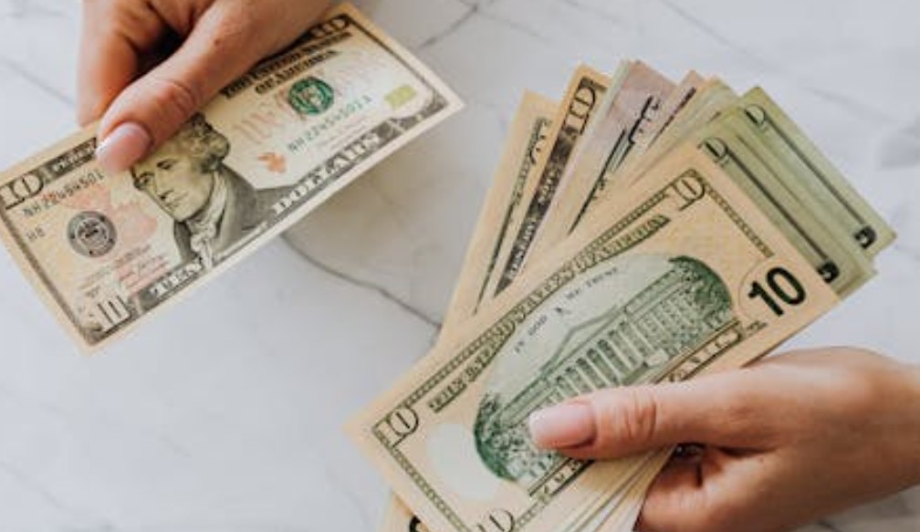 夢見存摺中有一大筆錢：12 個意義和象徵