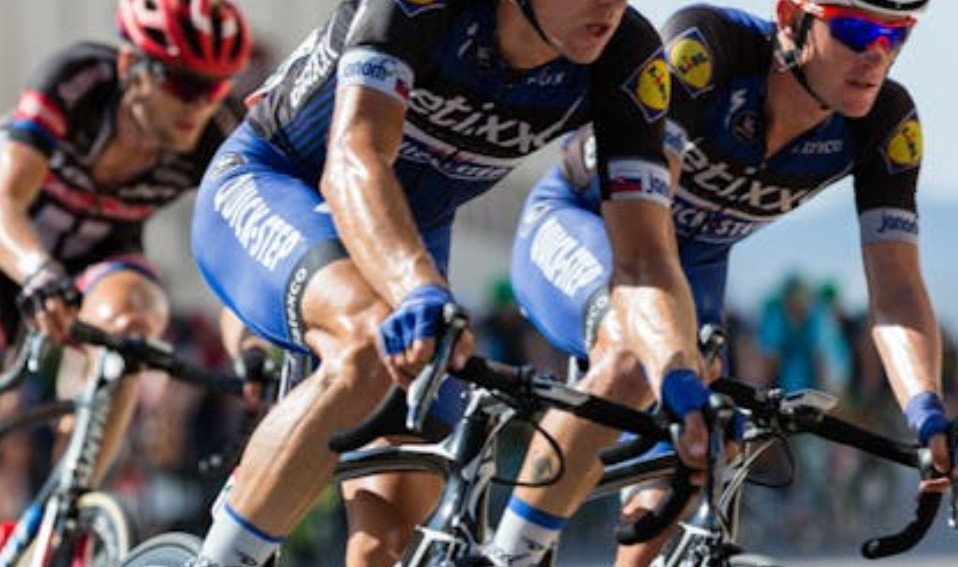 夢見兩人騎自行車 ：13 個意義和象徵