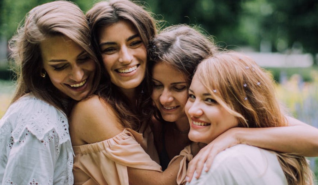 夢見遇見朋友：13 個意義和象徵