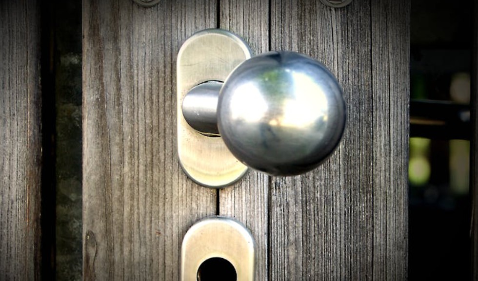 夢見夜晚的前門：6 個意義和象徵