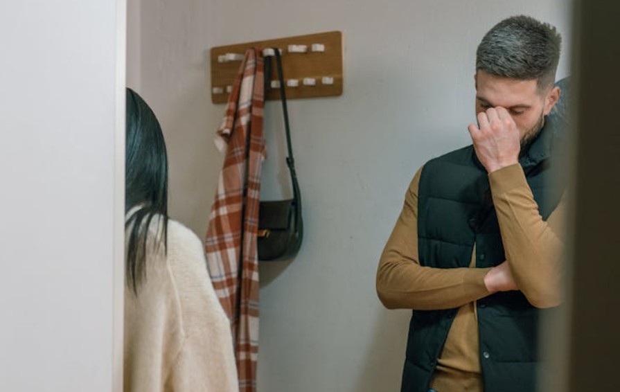 夢見爭吵而哭泣：12 個意義和象徵