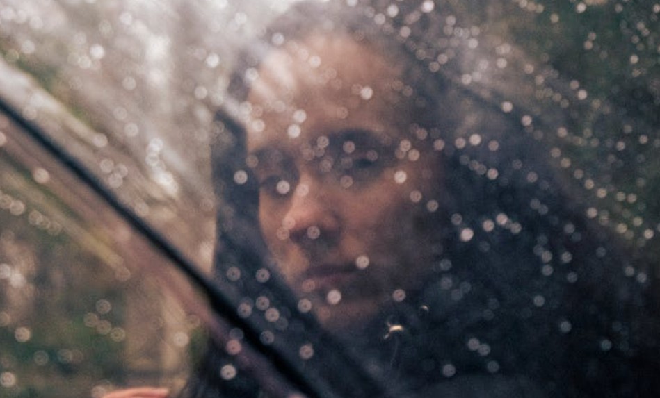 夢見前任與下雨：14 個意義和象徵