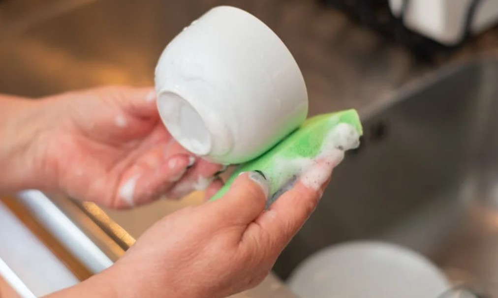 夢見洗杯子： 9 個意義和象徵